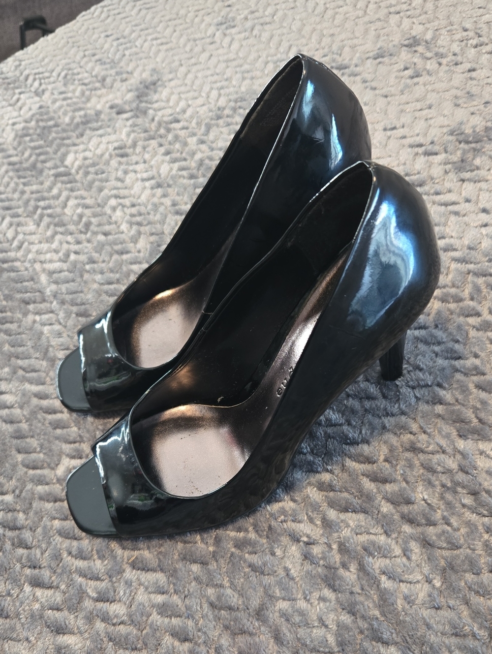 Apostrophe Classic Black Patent Peep-Toe Heels Size 6.5